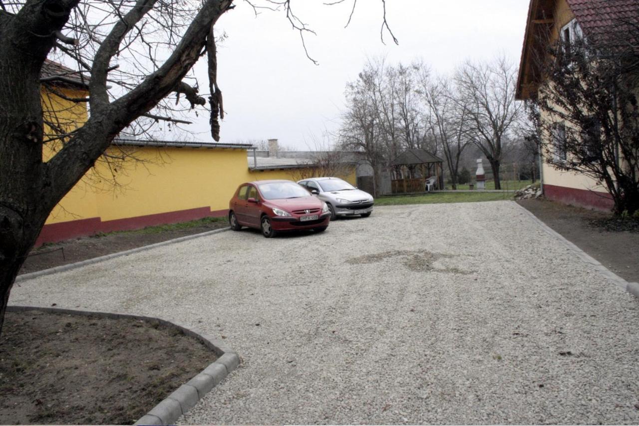 Bed and Breakfast Casa Napsugar Panzio Apostag Экстерьер фото