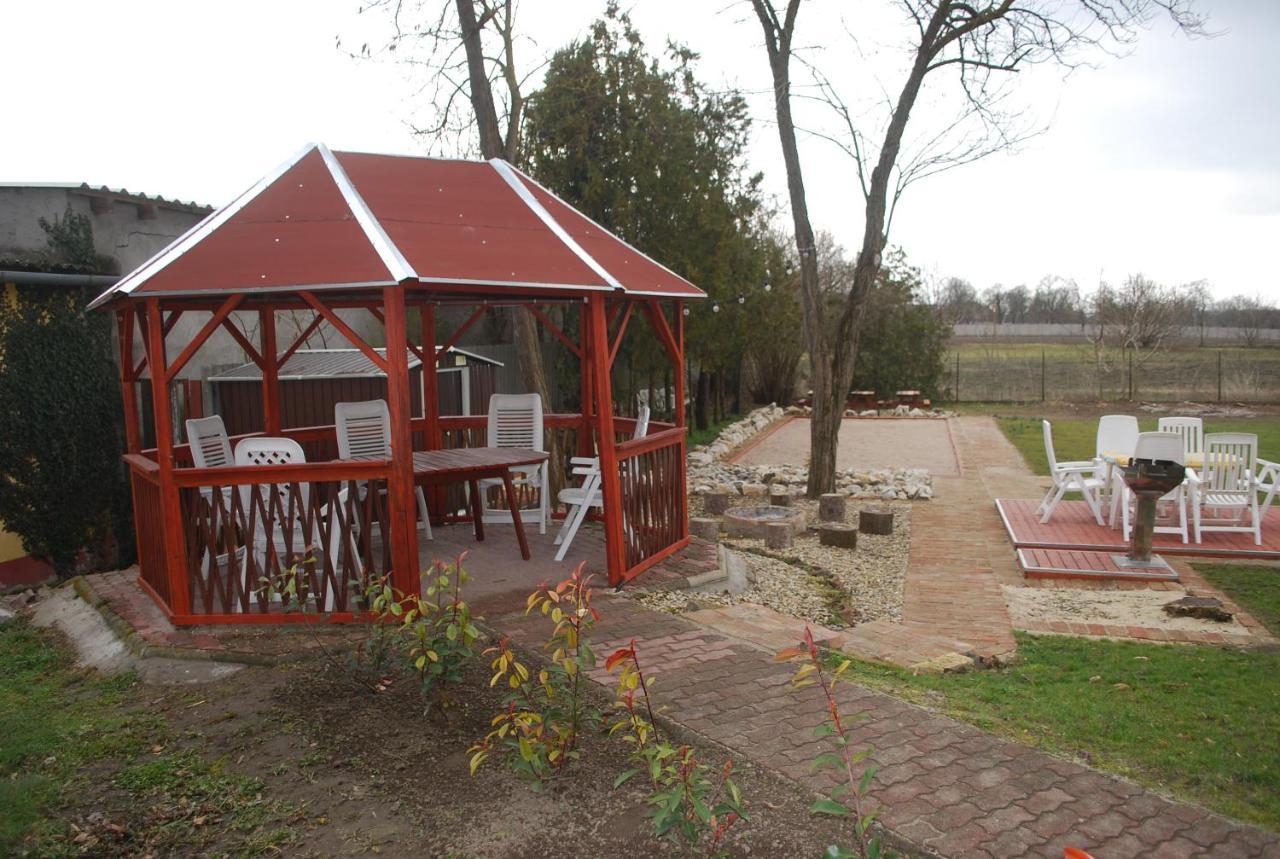 Bed and Breakfast Casa Napsugar Panzio Apostag Экстерьер фото