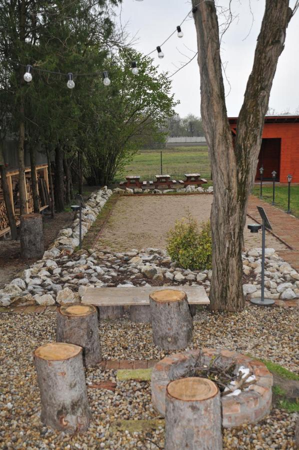 Bed and Breakfast Casa Napsugar Panzio Apostag Экстерьер фото