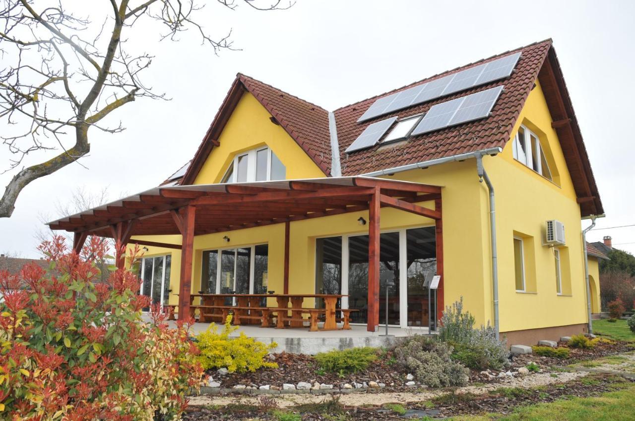 Bed and Breakfast Casa Napsugar Panzio Apostag Экстерьер фото