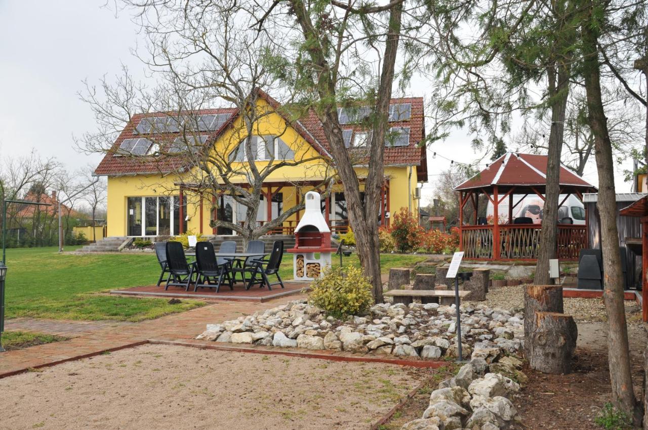 Bed and Breakfast Casa Napsugar Panzio Apostag Экстерьер фото