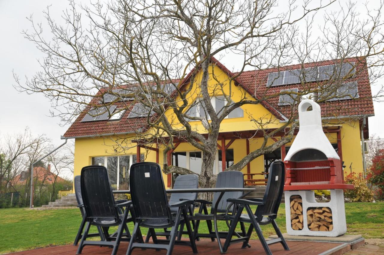 Bed and Breakfast Casa Napsugar Panzio Apostag Экстерьер фото