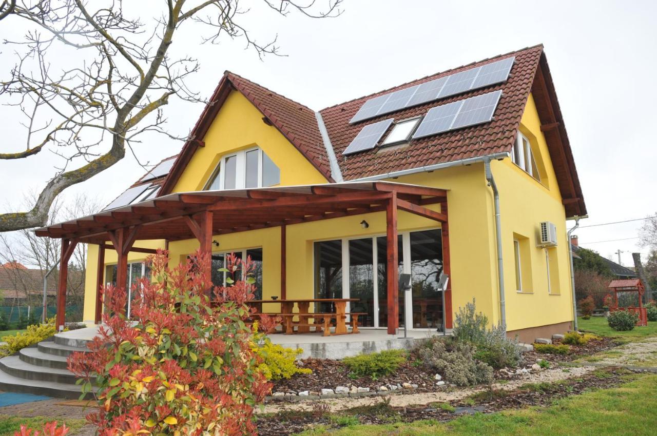 Bed and Breakfast Casa Napsugar Panzio Apostag Экстерьер фото